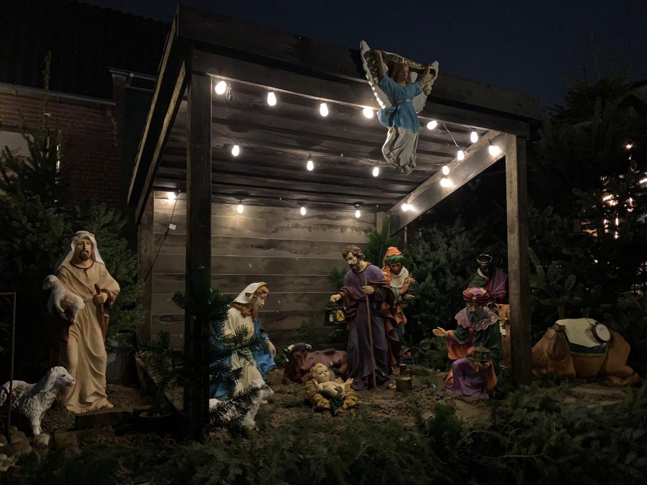 13  Nativity Set Suitable For Outdoor