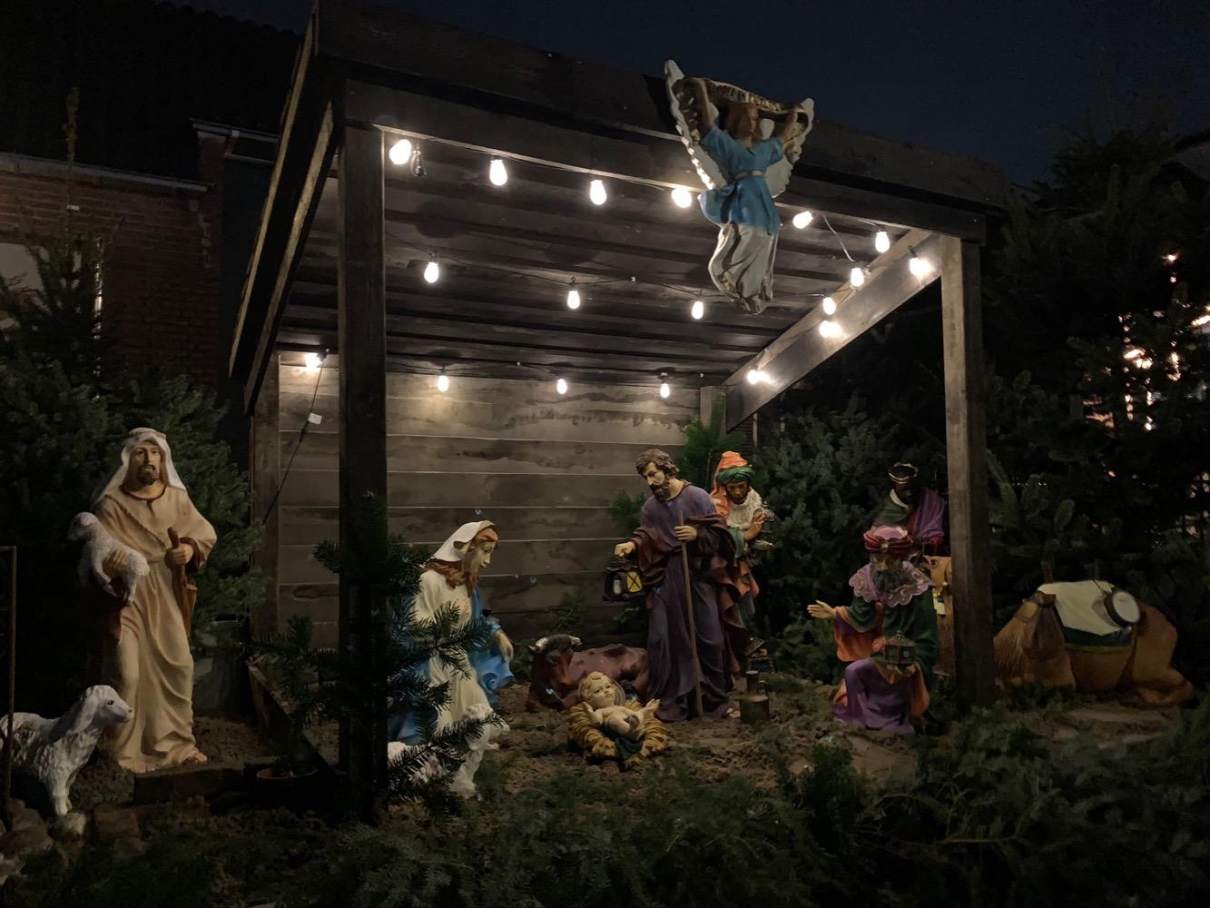 13  Nativity Set Suitable For Outdoor