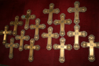 Complete Series Of 14 “Cross-Stations” Of The Cross en Brass / Oak, Netherlands  19 th century ( Anno 1890 )