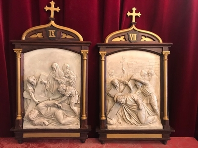 Stations Of The Cross Complete Set style Gothic - style en plaster polychrome / Wooden Frame, France 19th century ( anno 1875 )