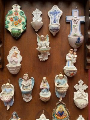 Collection Of Antique Holy Water Holders  en Porcelain / Glass / Stone / Wood / Etc, Belgium 19 th century & 20 th Century