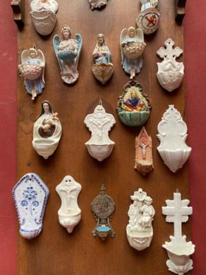 Collection Of Antique Holy Water Holders  en Porcelain / Glass / Stone / Wood / Etc, Belgium 19 th century & 20 th Century