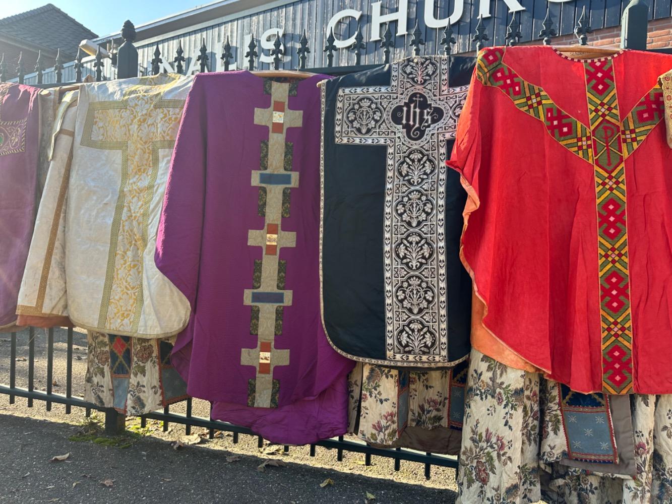 150   Collection Used Chausubles & Copes. 25 Pieces € 1450.-- 50 Pieces € 2500.-- 100 Pieces € 3850.-- 150 Pieces € 5000.--