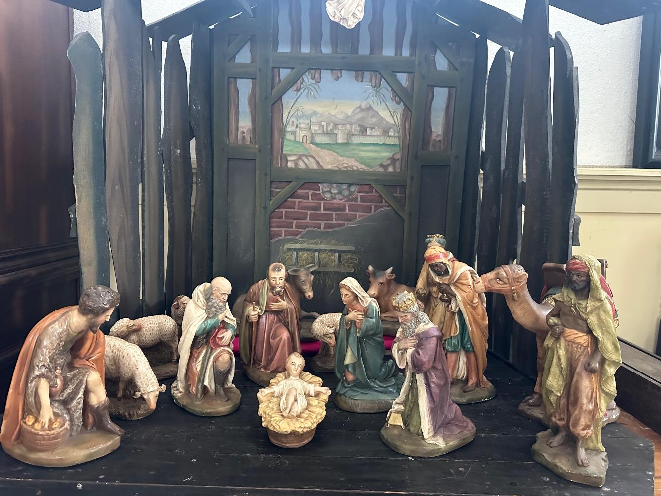 17 Gothic - Style Nativity Set