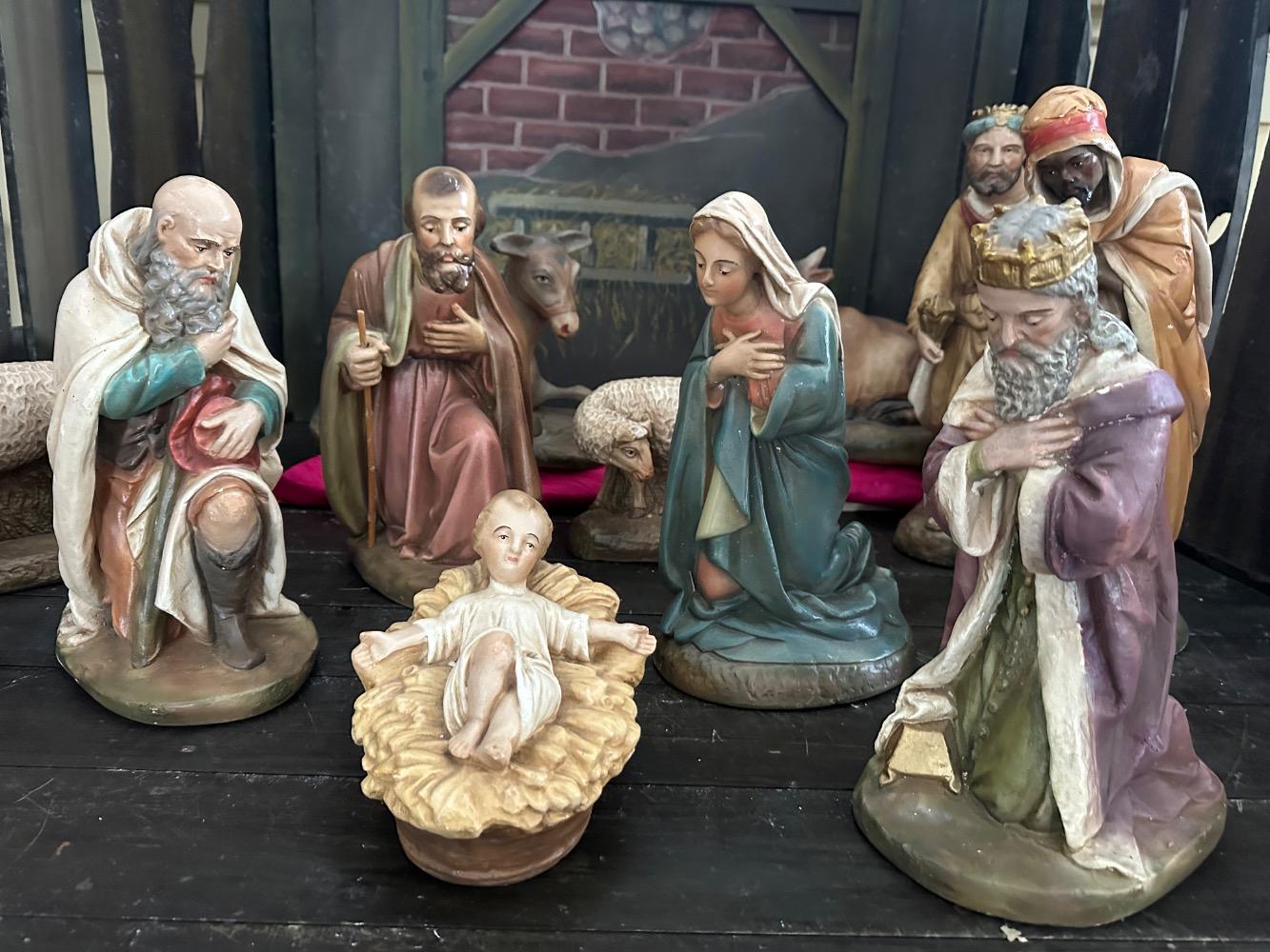 17 Gothic - Style Nativity Set