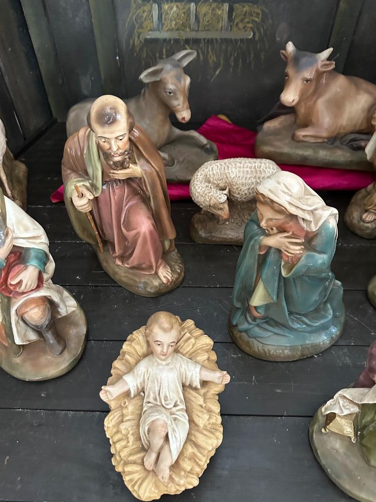 17 Gothic - Style Nativity Set