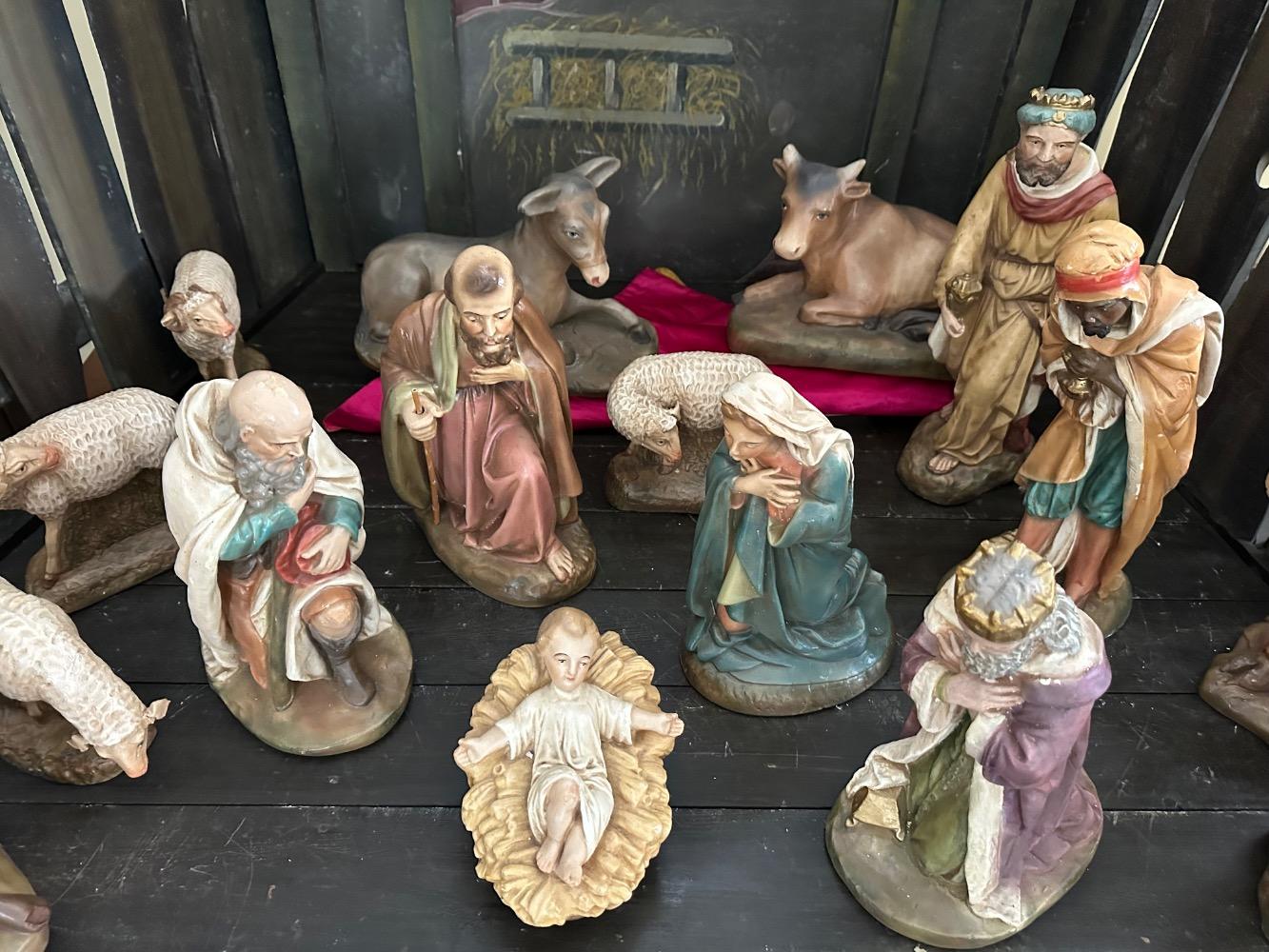 17 Gothic - Style Nativity Set