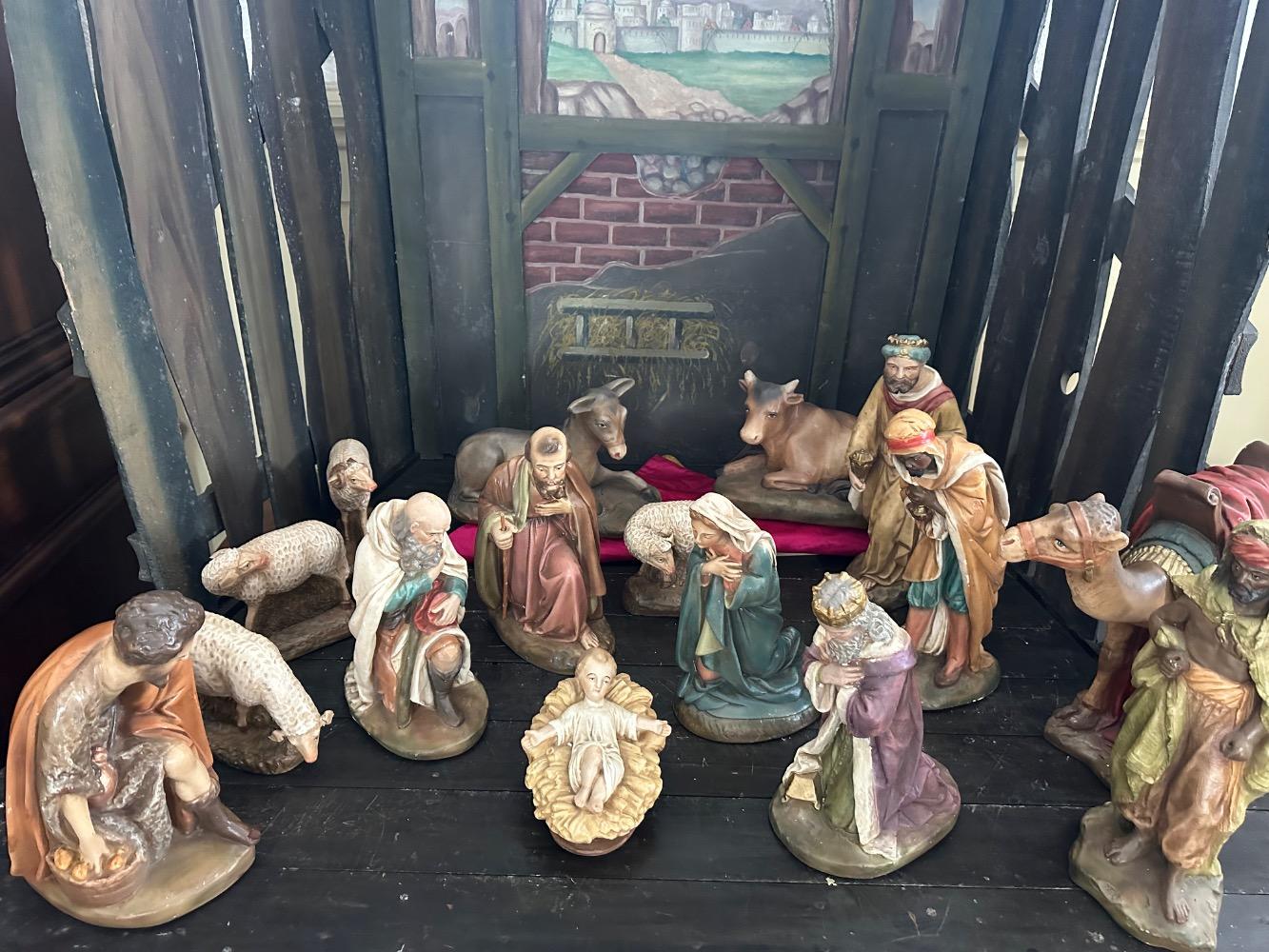17 Gothic - Style Nativity Set