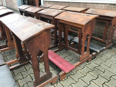 Series Kneelers style Gothic - style en Oak wood, Kortrijk Belgium 19th century