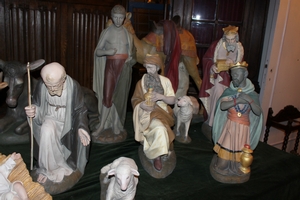 Complete Nativity Scene. Height 62 Cm ! en Composite Stone Polychrome, Dutch 20th century