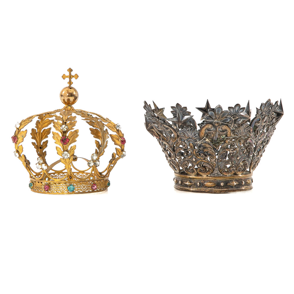 2  Crowns And Scepter