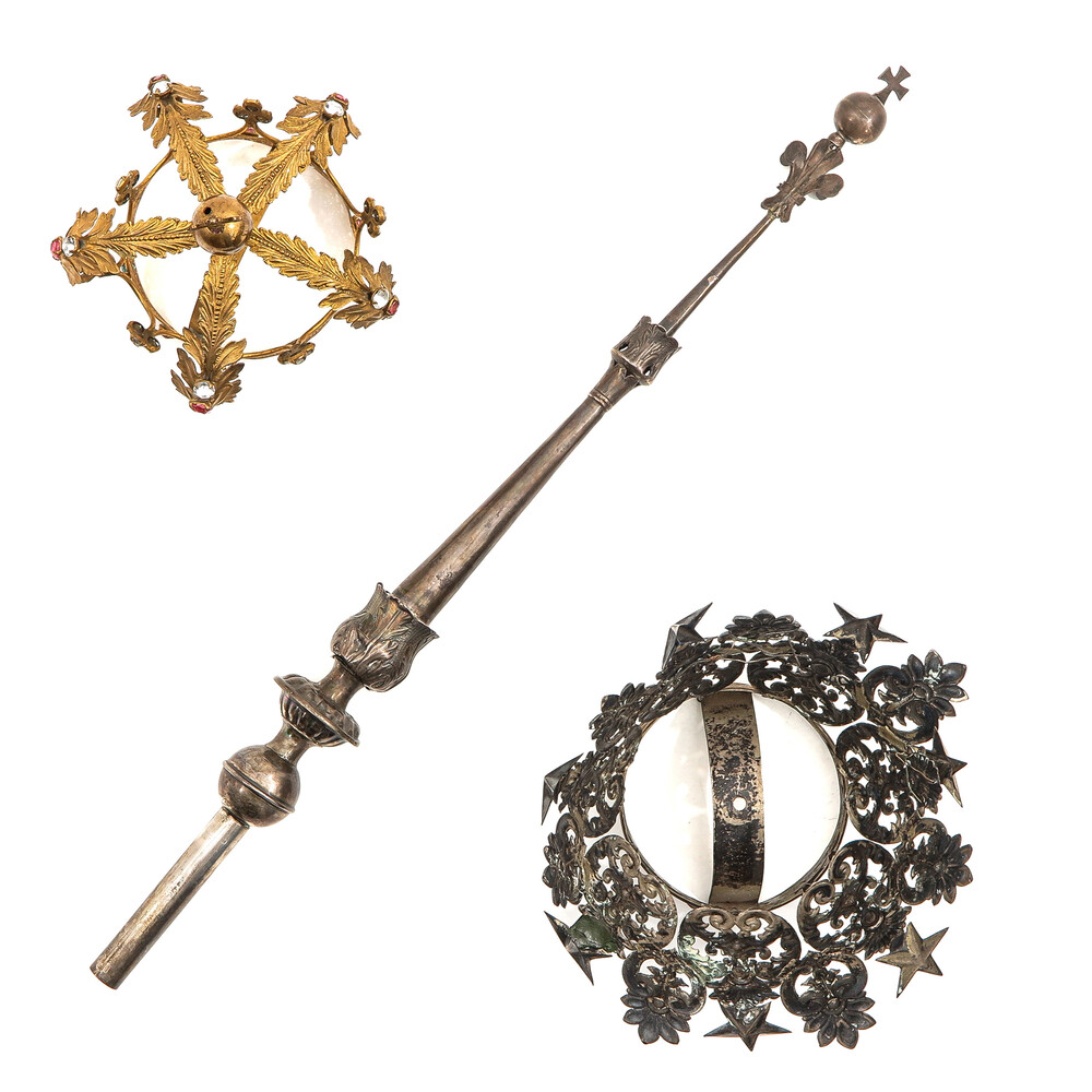 2  Crowns And Scepter