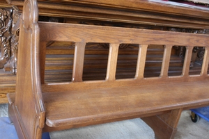 Inventory Of Small Chapel 2 Rows Of Oak Pews And Front Parts 2 Pews Available  en Oak wood, Belgium 20th century. ABOUT 1920