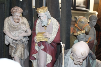 Nativity Set. Height Standing Statues 65 Cm. en plaster polychrome, Dutch 20th century (Anno 1930)