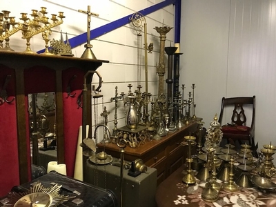 Large Collection : Chalices,Ciboria, Vestments,Monstrances,Reliquary,Cabinets,Candlesticks, Etc.  en Silver,Bronze,Brass,Etc., Dutch 18 th & 19th century