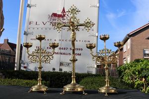 Altar - Cross With Matching Pair Candle Sticks en Brass / Bronze, Belgium 19th century