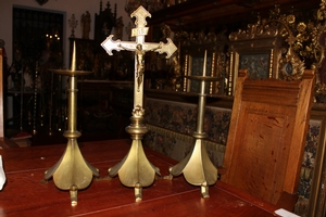 Altar - Set Pair Of Candle Sticks With Matching Cross en bronze, Belgium 19th century