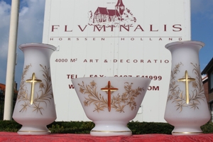 Altar - Set Vases.  Height Middle Piece 19 Cm. en Opaline, Belgium 19th century