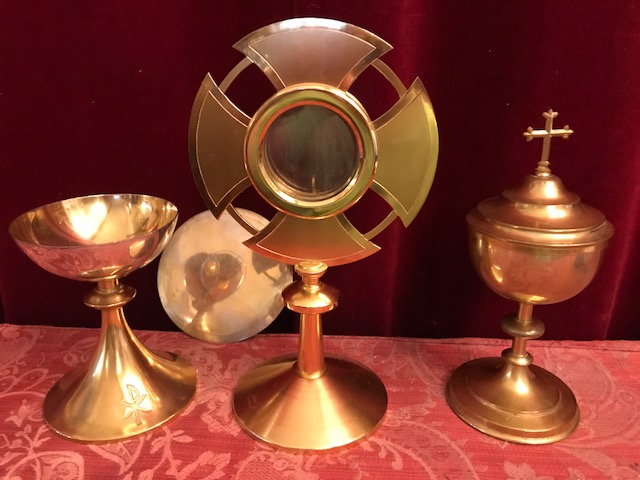 3 Art - Nouveau Altar - Set. Monstrance - Ciborium - Chalice. Paten And Lunela Full Silver. Measures: Monstrance
