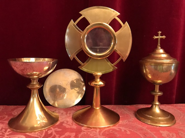 3 Art - Nouveau Altar - Set. Monstrance - Ciborium - Chalice. Paten And Lunela Full Silver. Measures: Monstrance