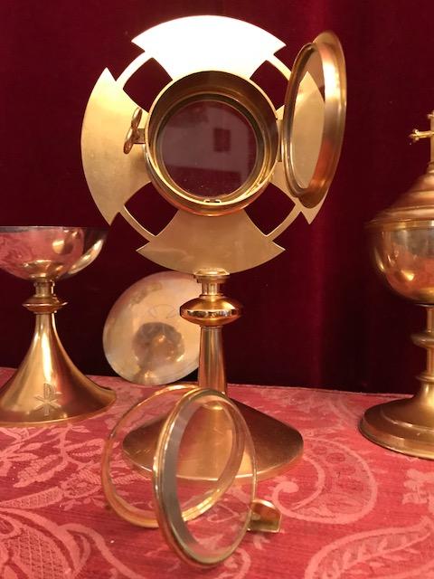 3 Art - Nouveau Altar - Set Monstrance - Ciborium - Chalice. Paten And Lunela Full Silver. Measures: Monstrance
