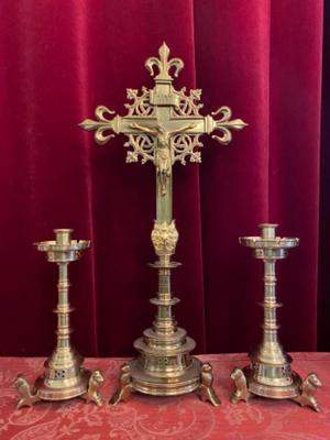 Altar Set Measures Cross H 58 Cm X W 29 Cm X D 18 Cm. Measures Candle Sticks 26 Cm. D 18 Cm style Gothic - style en Full - Bronze / Gilt, Belgium  19 th century ( Anno 1885 )