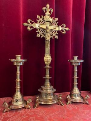 Altar Set Measures Cross H 58 Cm X W 29 Cm X D 18 Cm. Measures Candle Sticks 26 Cm. D 18 Cm style Gothic - style en Full - Bronze / Gilt, Belgium  19 th century ( Anno 1885 )