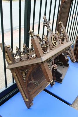 Chapel Hanging Pedestal Baldachin style Gothic - style en hand-carved wood Oak, Belgium 19th century ( anno 1870 )