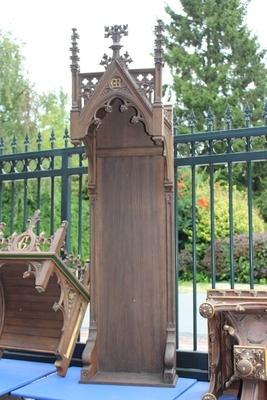 Chapel Hanging Pedestal Baldachin style Gothic - style en hand-carved wood Oak, Belgium 19th century ( anno 1870 )