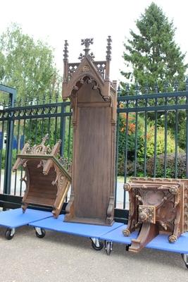 Chapel Hanging Pedestal Baldachin style Gothic - style en hand-carved wood Oak, Belgium 19th century ( anno 1870 )