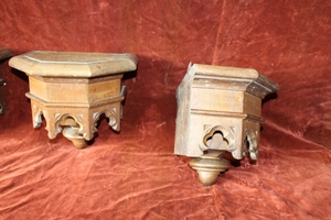 Set Of Oak Matching Wall - Items 1 X Console 2 X Holy Water Fonts. style Gothic - style en Oak wood / Zinc., Belgium 19th century