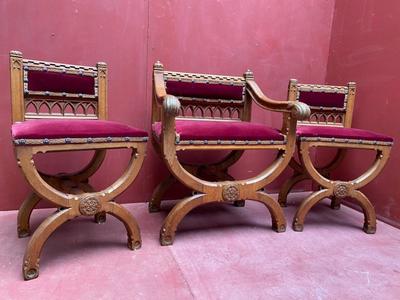 Set Of Sediliae. Completely & Professionally Refit According To The Traditional Methods And With Original Materials. style Gothic - Style en Oak Wood / Red Velvet, Belgium 19 th century ( Anno 1875 )