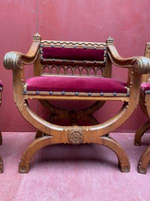 Set Of Sediliae. Completely & Professionally Refit According To The Traditional Methods And With Original Materials. style Gothic - Style en Oak Wood / Red Velvet, Belgium 19 th century ( Anno 1875 )