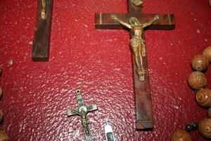 Great Number Of Hand-Made Large Wooden Sister-Rosaries Including  About 30 Mission-Crosses From Sister-Monastery en Brass / Bronze / Wood, belgium 19 th century ( Anno 1875 )