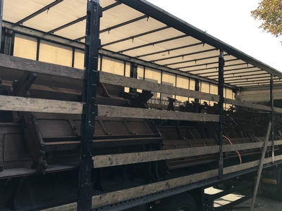 Loading 34 Pews Form Holy Heart Church Boxtel Netherlands September 2017 style Gothic - style en Oak wood, Dutch 19th century