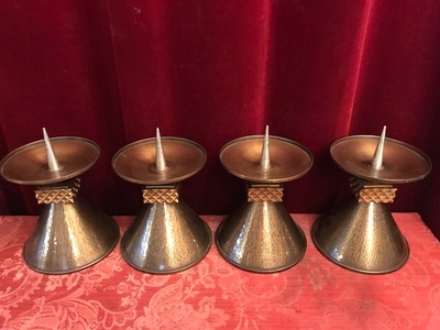 Matching Candle Sticks. Measures Without Pin. style Art - Nouveau en Brass / Bronze / Hand - Hammered, Dutch 20th century ( 1950 )