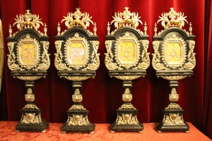 Set Of Matching Reliquaries With Original Documents  style Baroque en Brass / Wood / Silver / Gilt - Plated, Genua - Italy 18th century (1750)