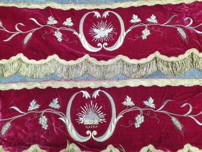 Complete Canopy - Ornaments  style BAROQUE-STYLE en High Quality fabrics red - velvet fully hand - embroidered brocade gold & Silver applications, Flemish - Belgium 19 th century ( Anno 1840 )