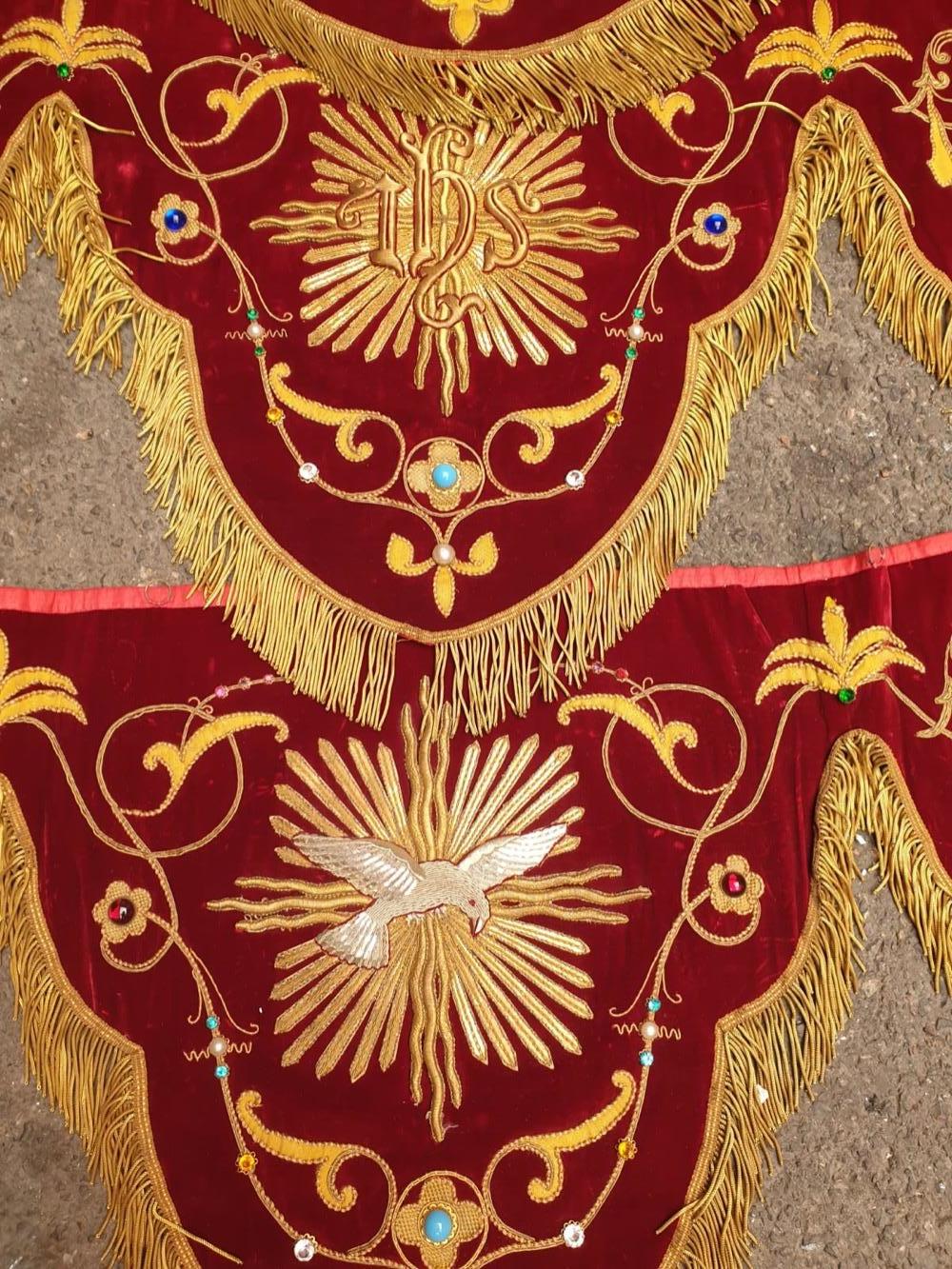 4 BAROQUE-STYLE Exceptional And High Quality Complete Canopy Ornaments.