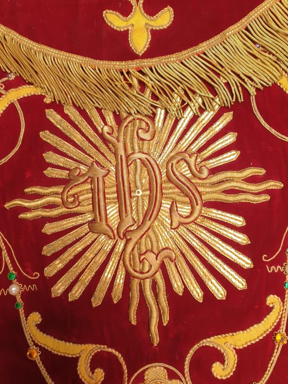 4 BAROQUE-STYLE Exceptional And High Quality Complete Canopy Ornaments.