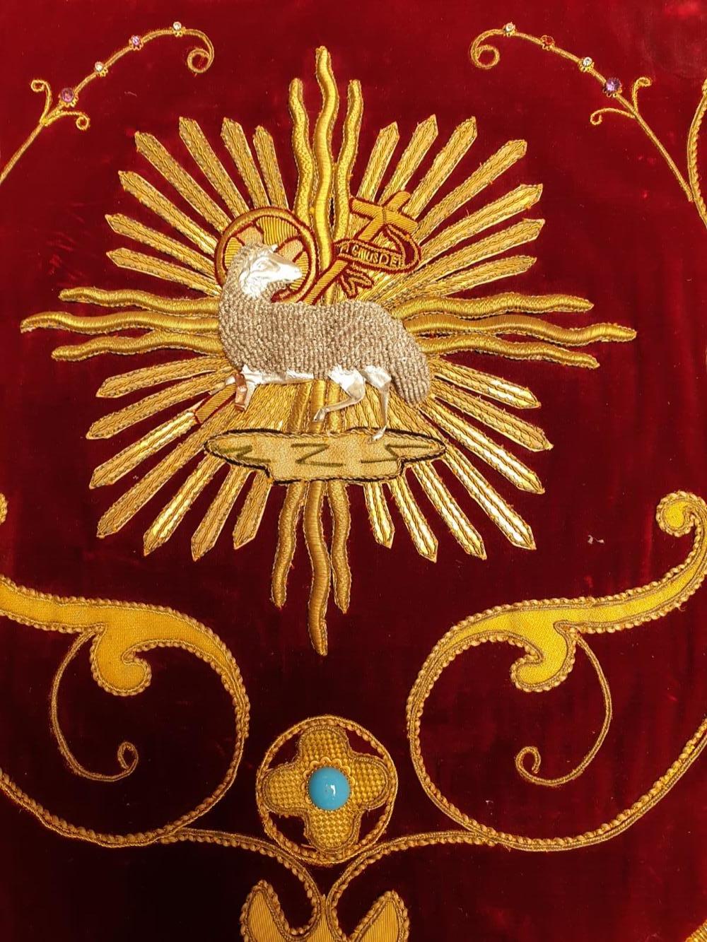4 BAROQUE-STYLE Exceptional And High Quality Complete Canopy Ornaments.