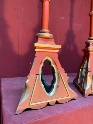 Candle Sticks Measures Without Candle style Gothic - Style en wood polychrome, France 19th century ( anno 1875 )