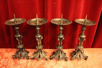 Candle Sticks Measures Without Pin style Gothic - style en Iron Painted, Dutch 19th century