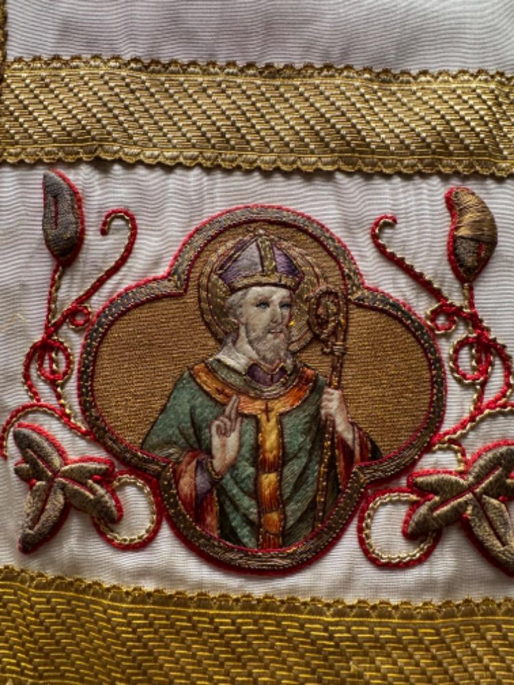 4  Gothic - Style  Complete High - Mass Set, With Chasuble , 2 Dalmatics, Cope, 3 Maniples, 2 Stoles, Burse & Chalice - Veil.