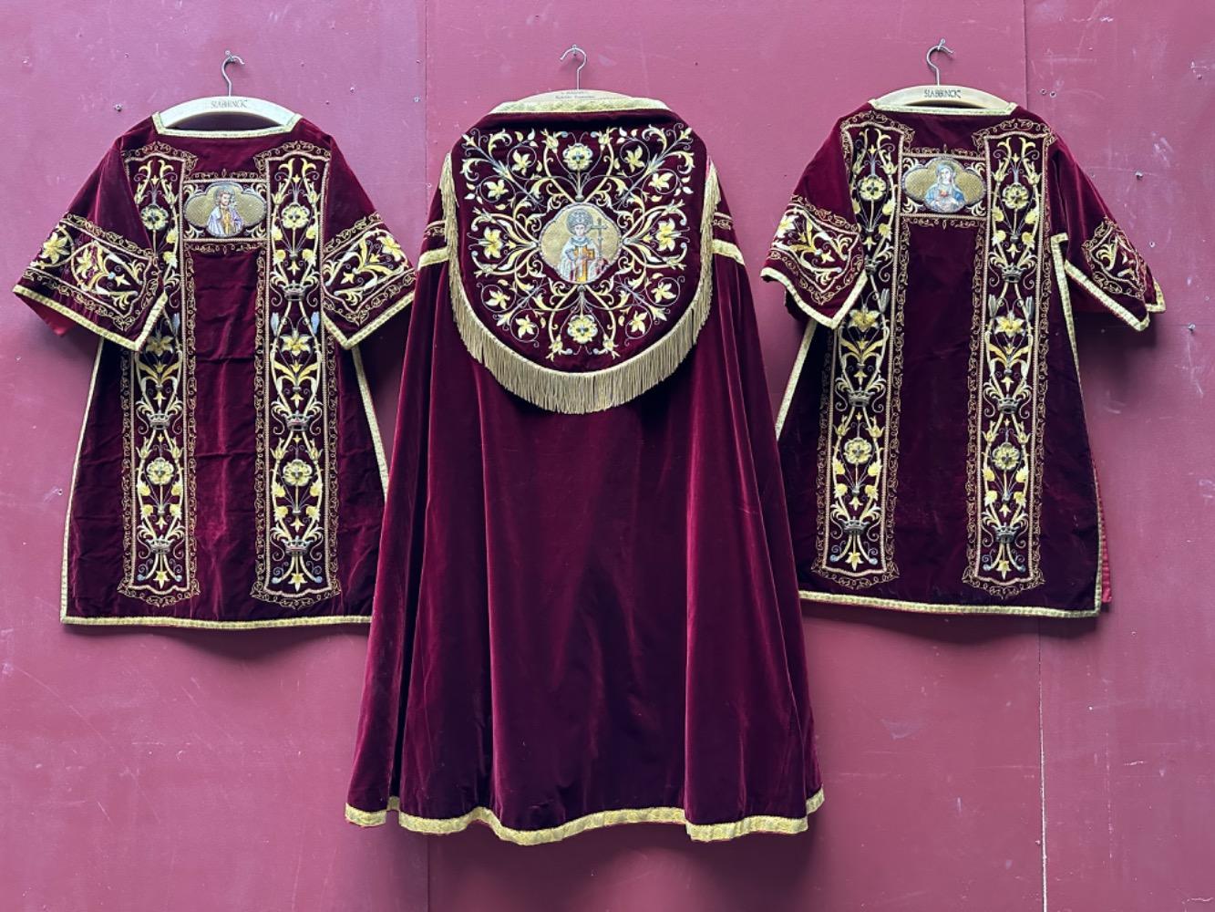 4  Gothic - Style Complete High - Mass Set, With Chasuble , 2 Dalmatics, Cope, 3 Maniples, 2 Stoles, Burse & Chalice - Veil.