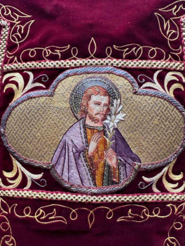 4  Gothic - Style Complete High - Mass Set, With Chasuble , 2 Dalmatics, Cope, 3 Maniples, 2 Stoles, Burse & Chalice - Veil.