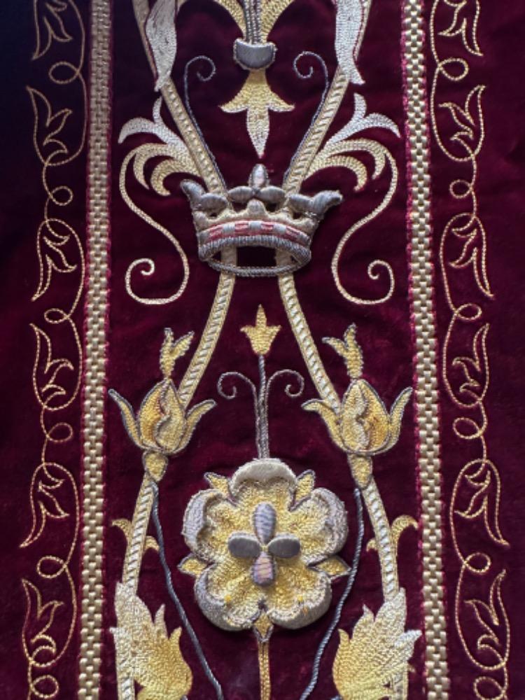 4  Gothic - Style Complete High - Mass Set, With Chasuble , 2 Dalmatics, Cope, 3 Maniples, 2 Stoles, Burse & Chalice - Veil.