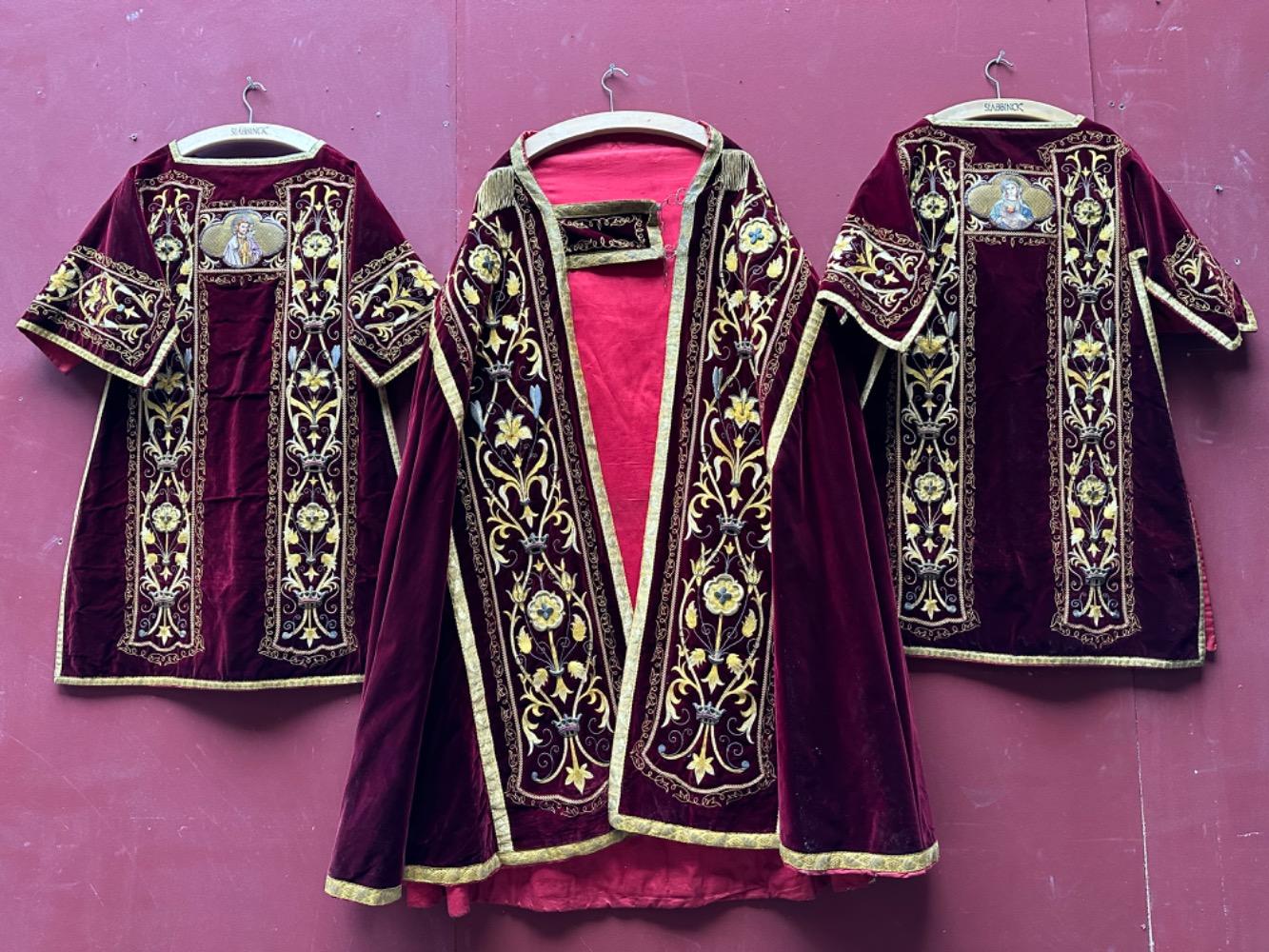 4  Gothic - Style Complete High - Mass Set, With Chasuble , 2 Dalmatics, Cope, 3 Maniples, 2 Stoles, Burse & Chalice - Veil.