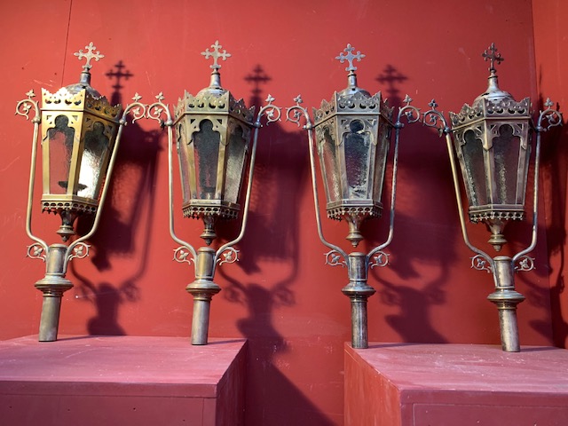 4 Gothic - Style Lanterns Could Be Polished