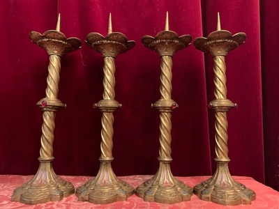 Matching Candle Sticks. Measures Without Pin. style Gothic - style en Bronze / Gilt / Stones, France 19th century